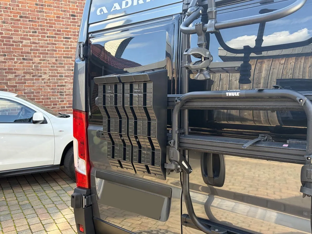 Thule Auffahrkeil Halter Halterung für Wohnmobil mit Thule Elite Van XT Heck-Fahrradträger - inkl. Auffahrkeile Thule