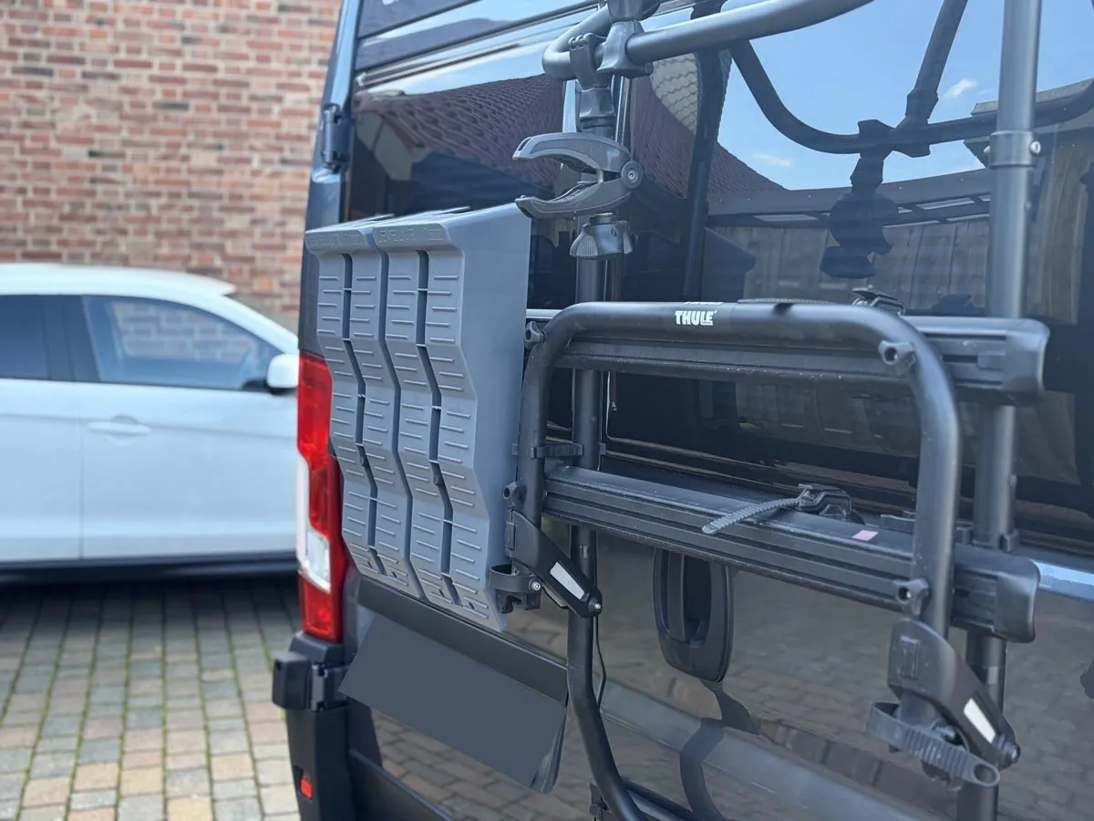 Fiamma Auffahrkeil Halter Halterung für Wohnmobil mit Thule Elite Van XT Heck-Fahrradträger - inkl. Auffahrkeile Fiamma