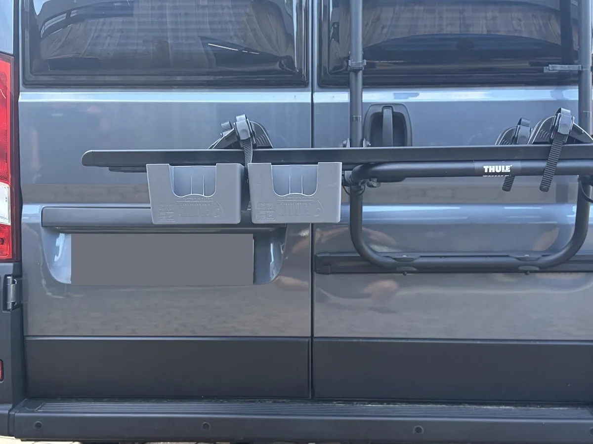 Fiamma Auffahrkeil Halter Halterung für Wohnmobil mit Thule Elite Van XT Heck-Fahrradträger - inkl. Auffahrkeile Fiamma