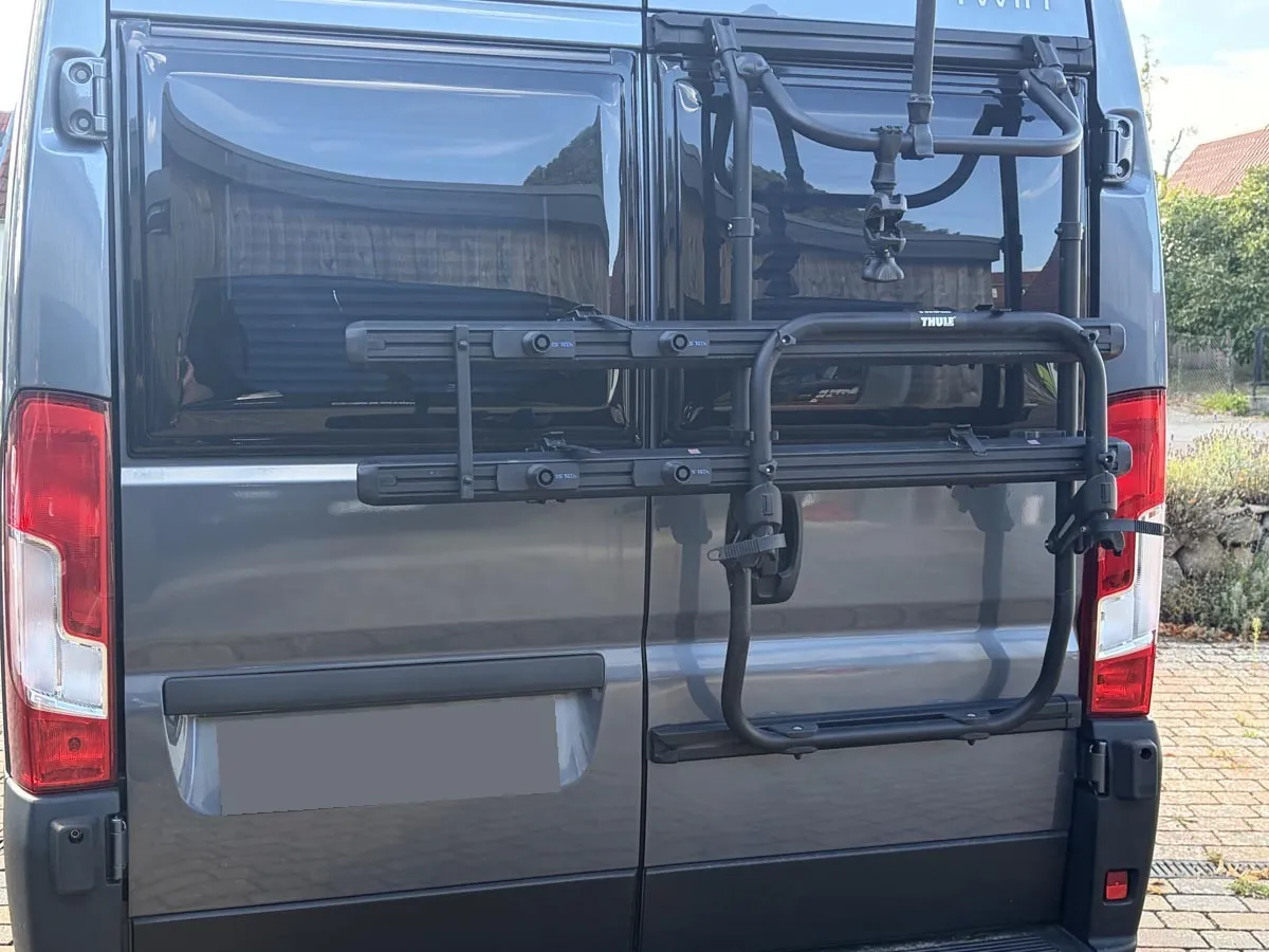 Fiamma Auffahrkeil Halter Halterung für Wohnmobil mit Thule Elite Van XT Heck-Fahrradträger - inkl. Auffahrkeile Fiamma
