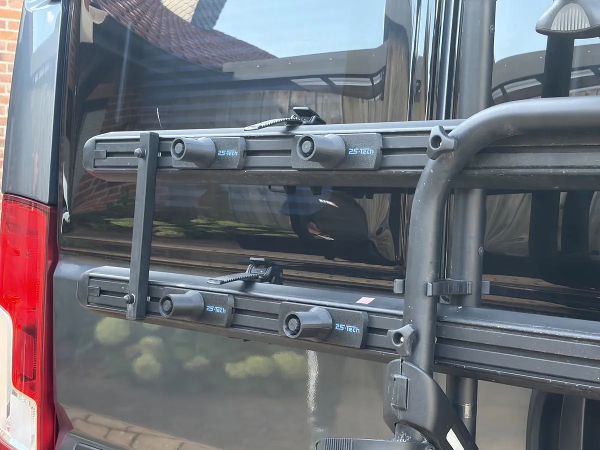 Fiamma Auffahrkeil Halter Halterung für Wohnmobil mit Thule Elite Van XT Heck-Fahrradträger - inkl. Auffahrkeile Fiamma