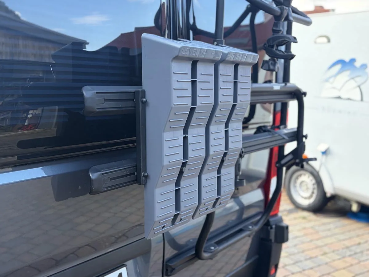 Fiamma Auffahrkeil Halter Halterung für Wohnmobil mit Thule Elite Van XT Heck-Fahrradträger - inkl. Auffahrkeile Fiamma