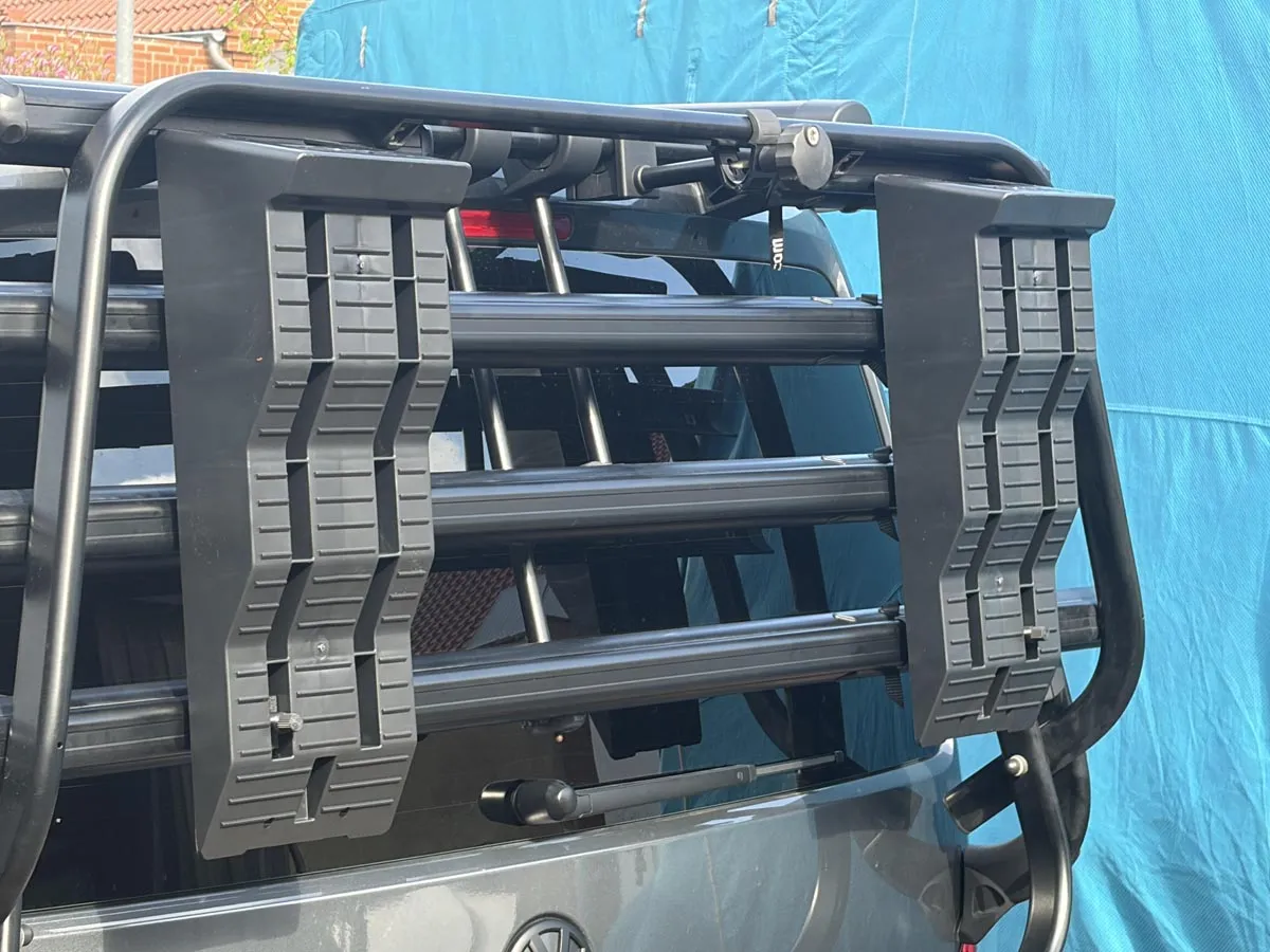 Auffahrkeil Halter Halterung für VW T5 / T6 / T6.1 Fahrradträger Logo - Auffahrkeile Thule
